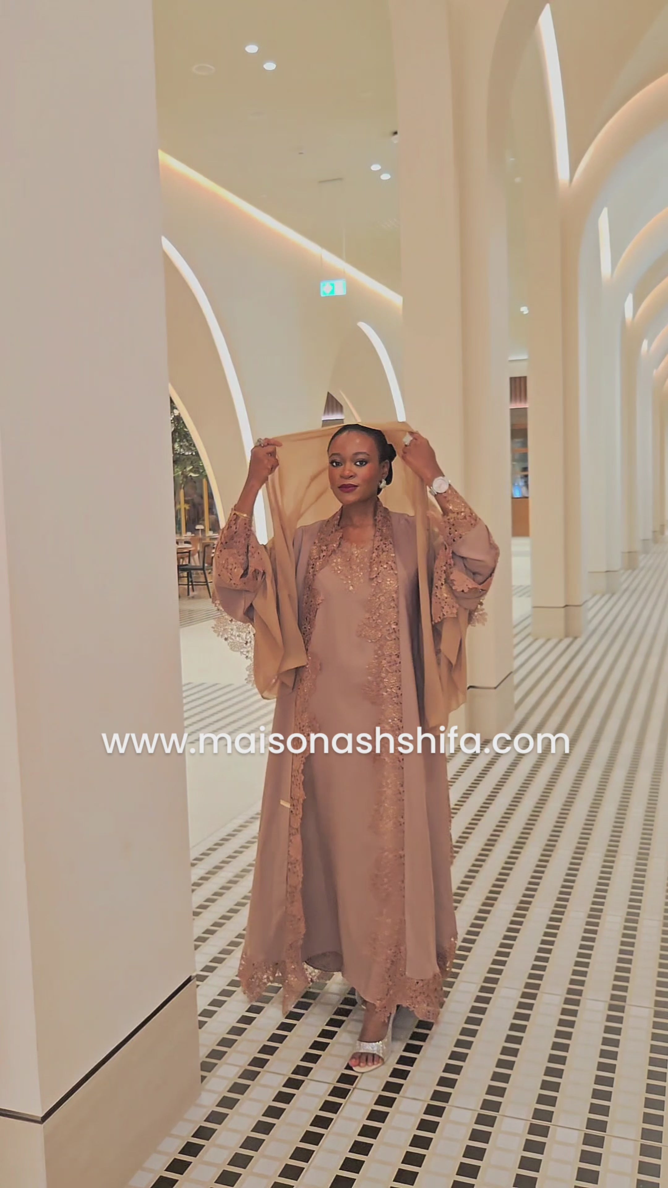 Ensemble abaya en dentelle Hind