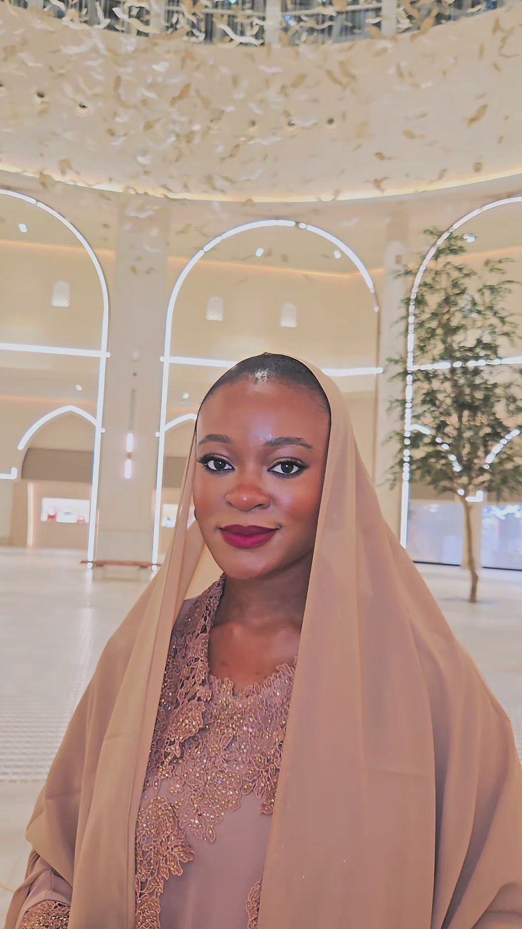 Ensemble abaya en dentelle Hind