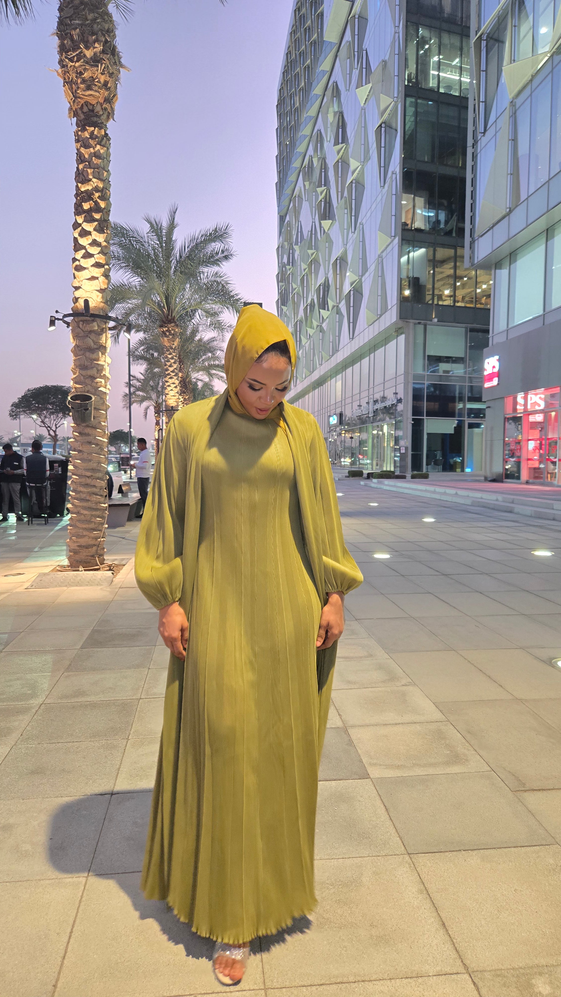 Green Plissé Balloon Sleeve Abaya